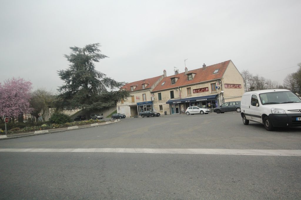 ROND-POINT FORGES IMG_1014