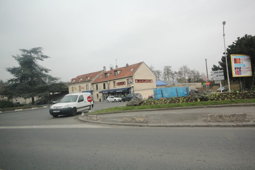 ROND-POINT FORGES IMG_1015