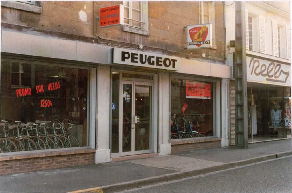 28 Rue de la République -E- Annette & Georges Fayard magazin peugeot 1980 1999