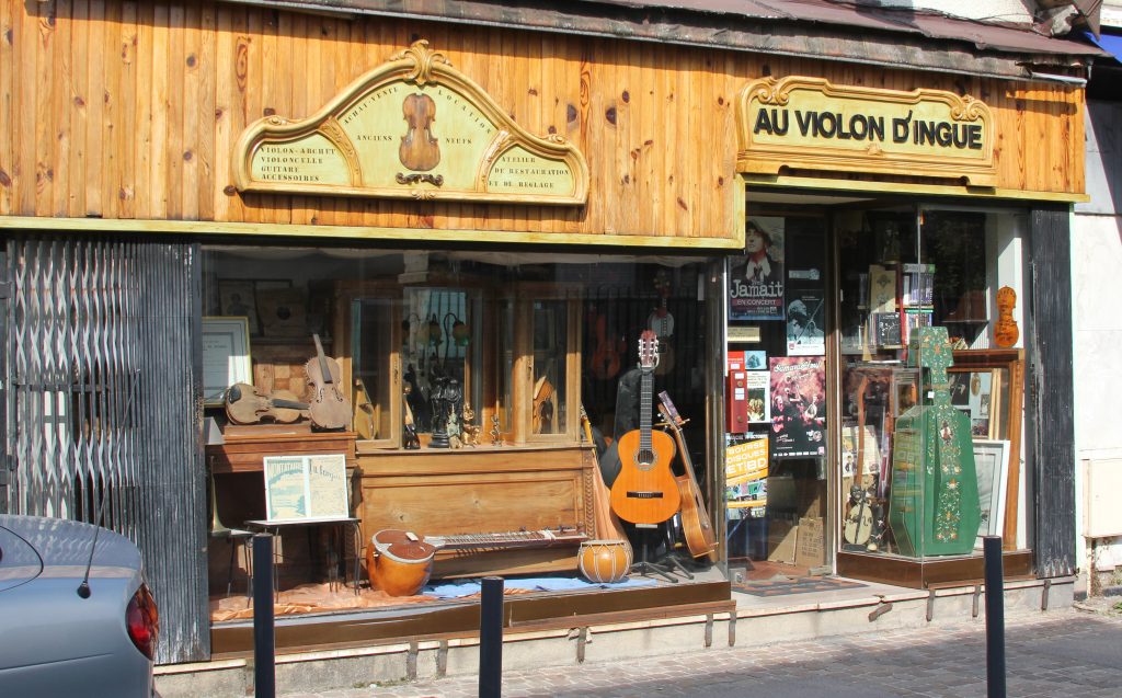 47 Rue de la République -F- 2011 - Au violon d'ingue