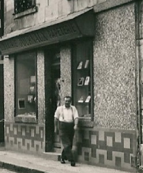 57 Rue de la République -A- Librairie