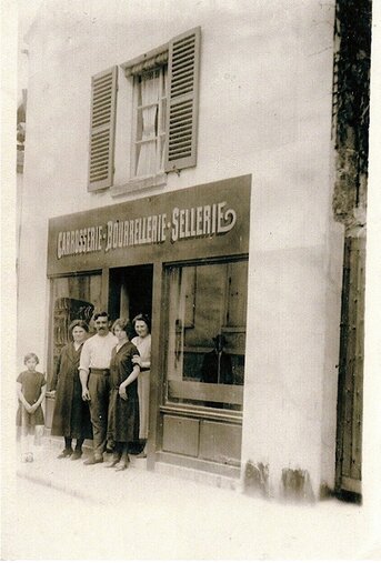70 Rue de la Republique -C- bourrellerie -sellerie - Soilly