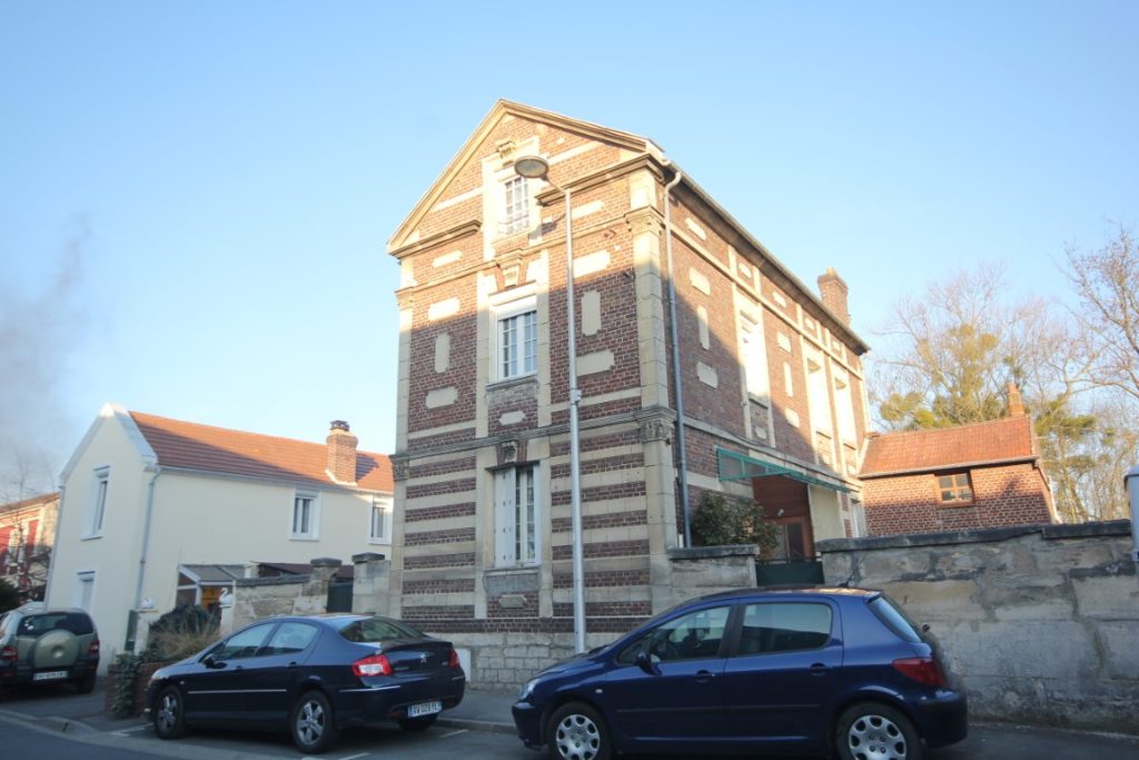 DEPORTES (Rue de la GARE) IMG_1393