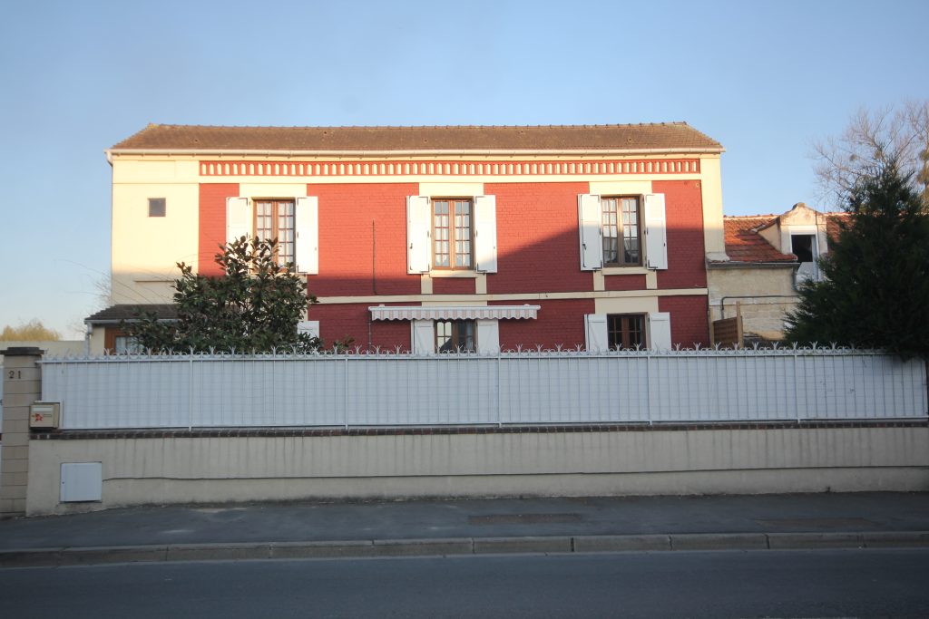 DEPORTES (Rue de la GARE) IMG_1395