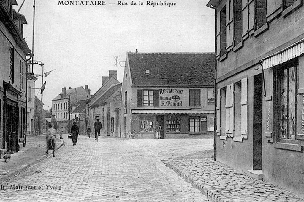 Rue de la République 21 CPA Restaurant Terain